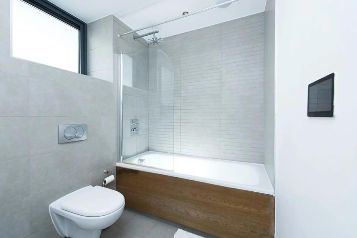 Modern 2 Bed Apartment W Balcony In Londres Exterior foto